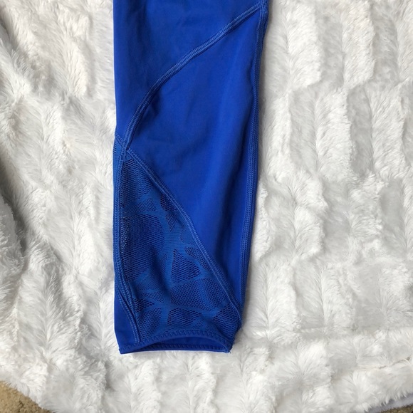 Lululemon crop with mesh panels - Picture 5 of 5